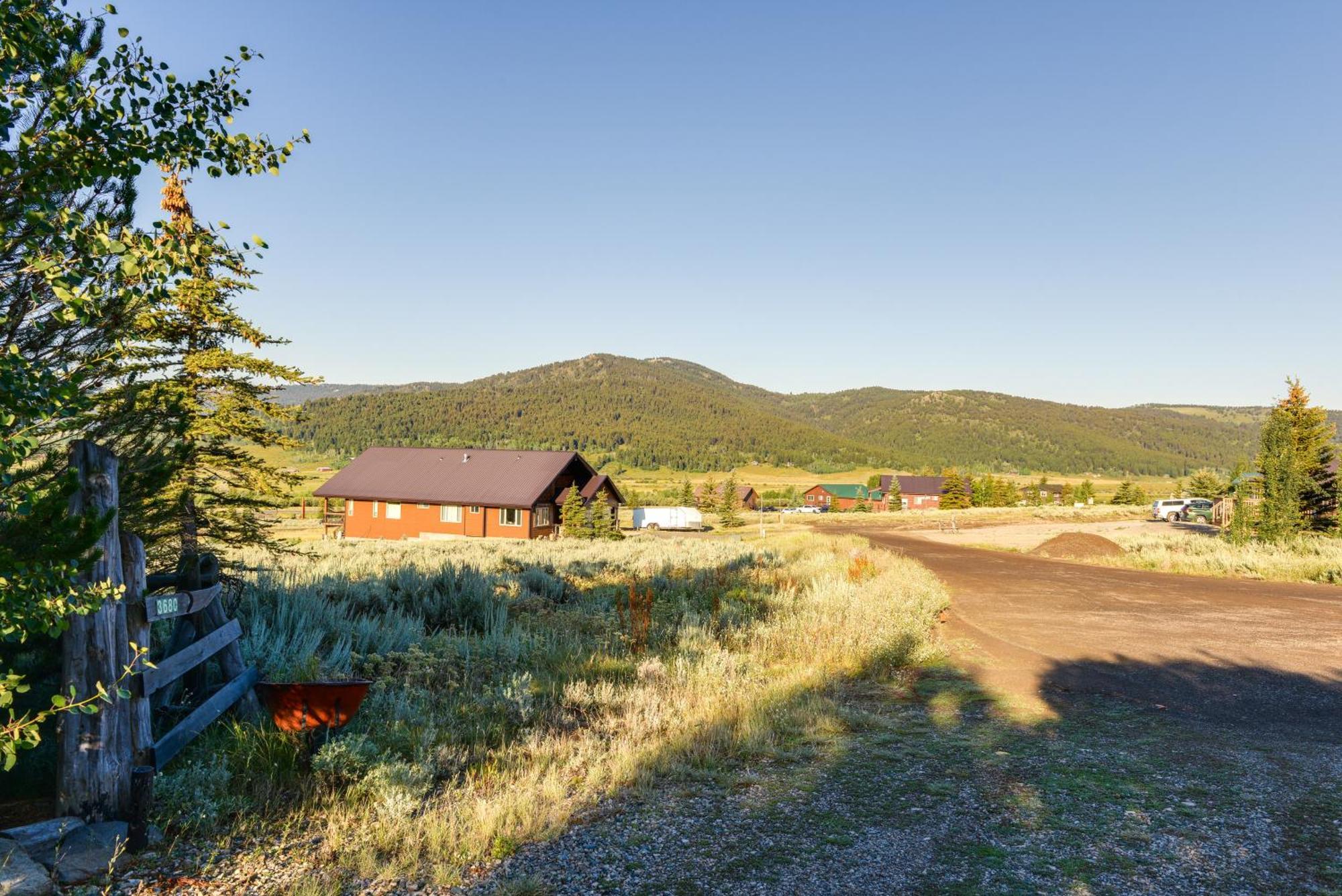 Cozy Island Park Cabin, 20 Mi To Yellowstone! Exterior foto